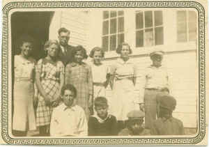 Union Point School Class 2.jpg (209898 bytes)